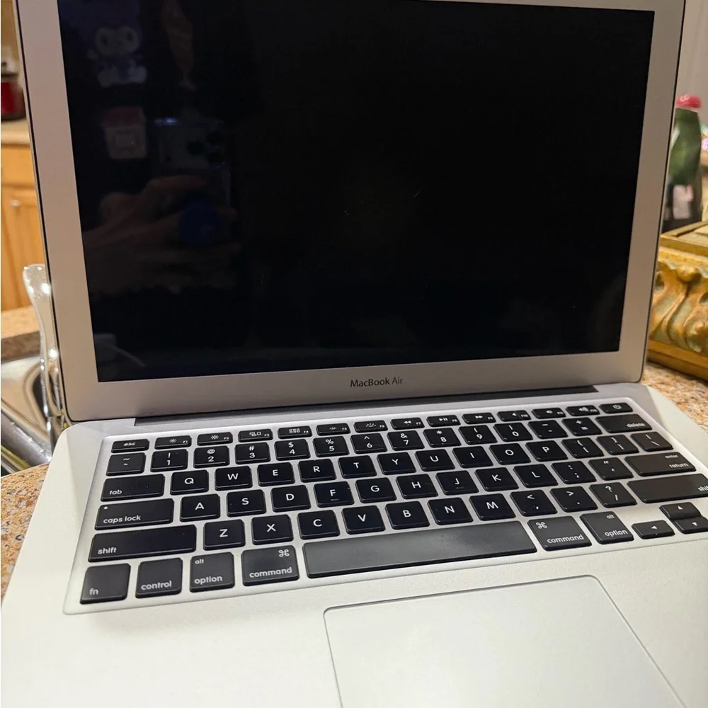 APPLE MACBOOK AIR A1466 13-EARLY-2015 i5-5250U@1.6GHz 8GB RAM 256GB NVMe macOS